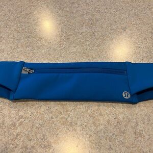 Worn once Lululemon active belt, beautiful blue!